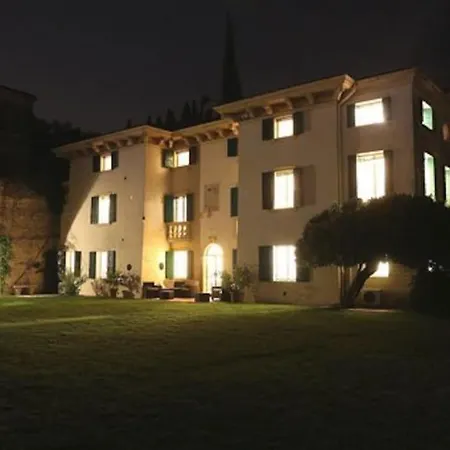 Le Grotte Vila *