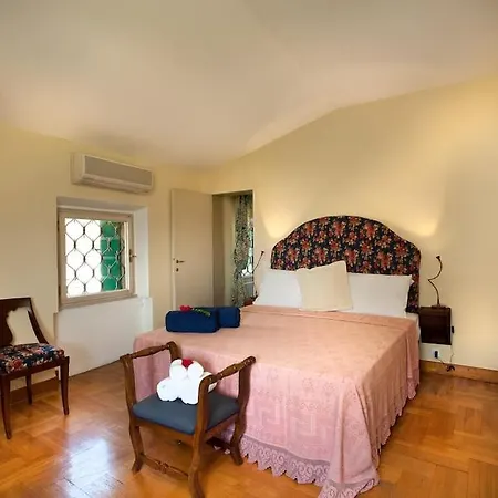 Villa Le Grotte *
