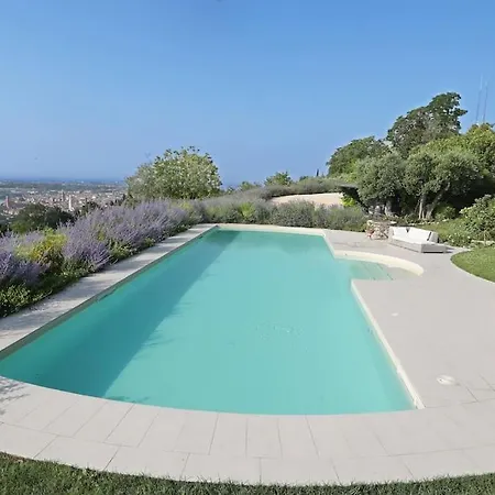 Le Grotte Villa