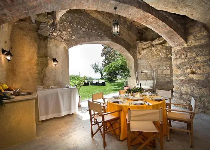 Le Grotte Villa